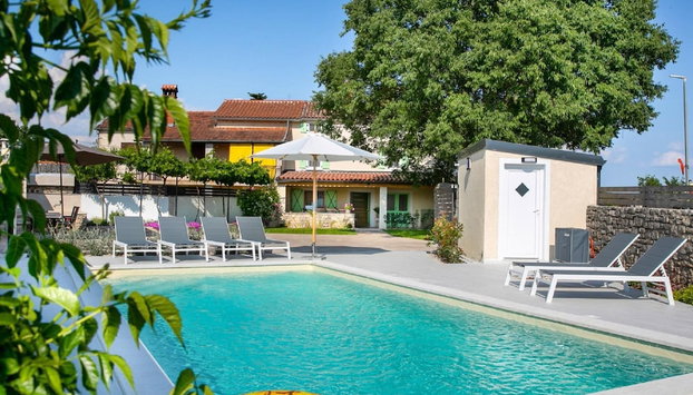 Adorable Holiday Home With Pool and Terrace - Foto 2, Profilbild