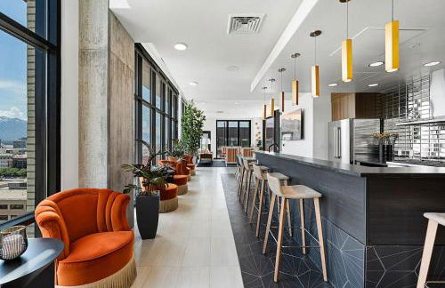 10thFloor CityView HotTub,Pool,Gym,Parking,King Bed - Foto 38