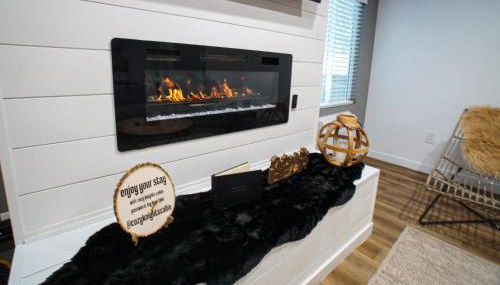 Cozy Knight Cabin - AC! Walk to Lake and Village - Foto 5