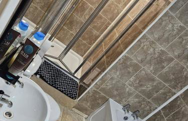 Modern 2-Bed Apt Near Hospital and University of Birmingham - Photo 9