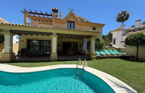 Family friendly villa next to Puerto Banus - Foto 16
