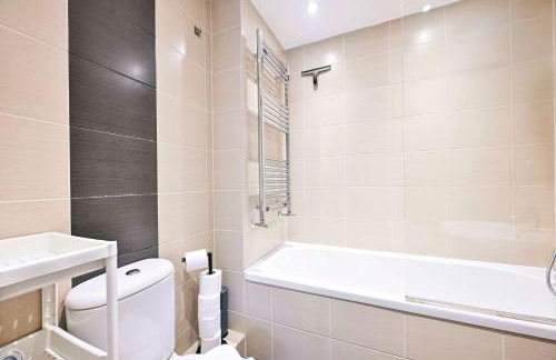 Spacious 5-Bedroom Family Home in Greenwhich - Foto 17