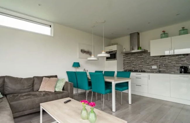 Well-kept Chalet on the Water - Foto 9