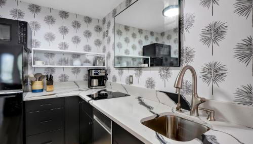 Luxe 220 Suite 2 - Photo 2