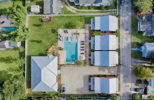 Quaint Cottage with Private Pool-Walk to Everything - Foto 32