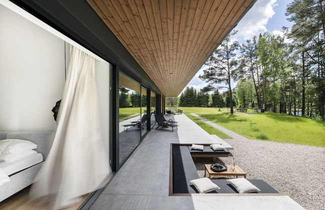 The Lake. Unique Waterfront Villa - Photo 17