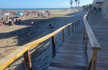 Primera línea de playa, vistas al mar - Photo 24