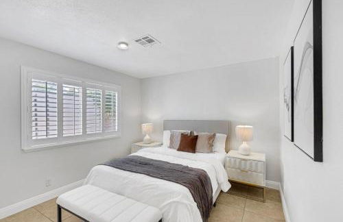 Vacation Home in Vegas w Pool 2 mile to Strip - Foto 17