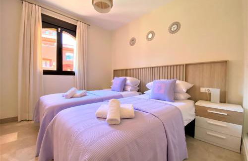 Sea View Penthouse Apartment with Hot Tub - Casa Bella Vista, Buenas Noches , Estepona - Photo 27