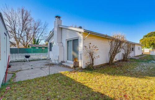 11 Mi to Burney Falls Charming Home with Fireplace - Foto 23