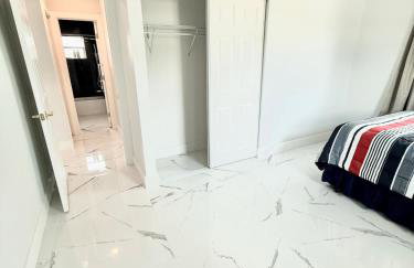 Luxurious 3 bedrooms 2 bath Ultimate Beach Life! 5 min walk to beach! - Foto 26