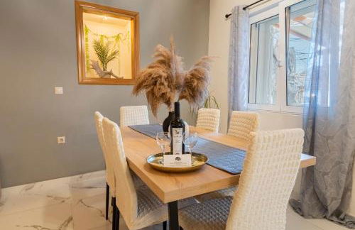 Luxury Getaway with Jacuzzi - Platanos House Salakos - Foto 6