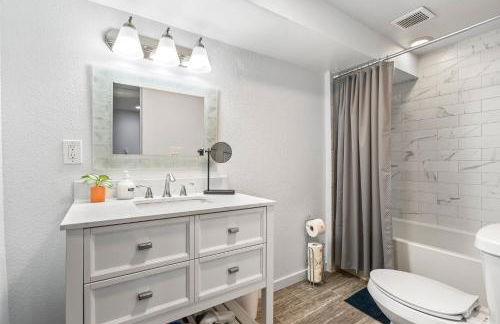 Basement with Full Kitchen and Near Downtown - Photo 10