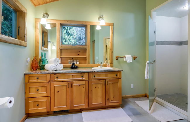 Boardman Monarch Upscale River Lodge HOT Tub! - Foto 66