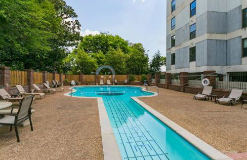 Home to the Stars on Music Row with Pool and Free Parking - Foto 19