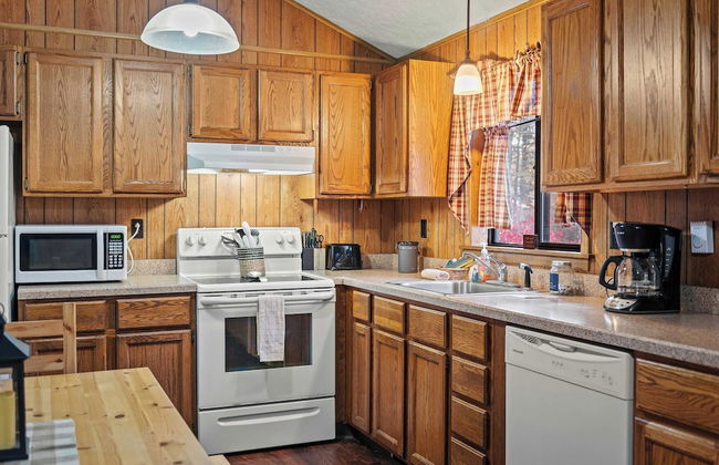 Mohegan by Avantstay Private Dock + Firepit Community Pool + Beach - Photo 12