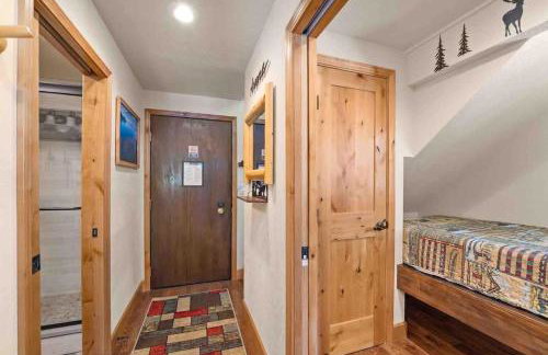 TahoeCozy with Pool Hot Tub and Near Northstar - Foto 19