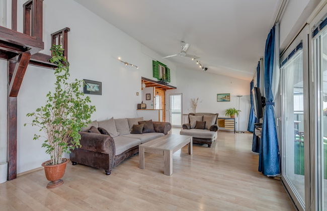 Spacious apartment Zvone with 3 balconies and parking - Foto 18