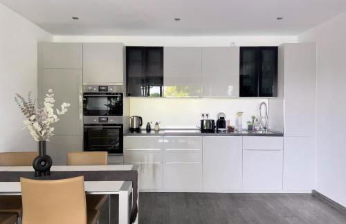 Modernes Wasserfront Wohnung, Terrasse, Parkplatz - Foto 16