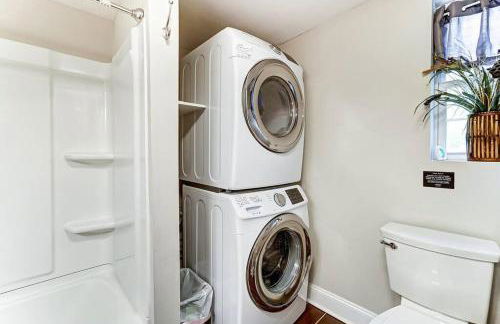 Updated 3bd Cottage on Bike Trail w/ River access! - Foto 40