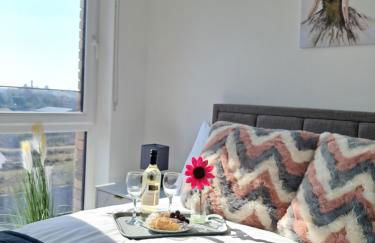 Lets Stay SA Manchester I 2Bed 2Bath l Waterfront l Private Balcony I Relaxing Retreat I Great Location - Foto 27