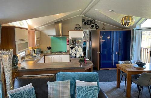 Jasmine Lodge, 2 bedroom with hot tub - Felmoor Park - Photo 2