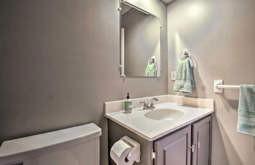 Modern Townhome with Fireplace Near Stoll Park - Foto 23