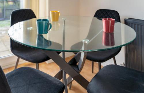 Pass the Keys Stylish 4 Bedroom Home with Parking in Borehamwood - Foto 17