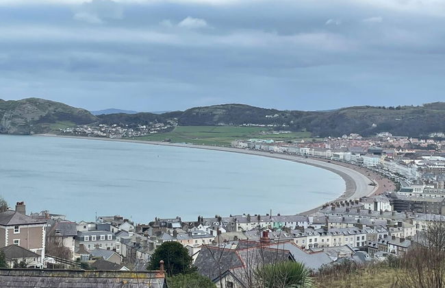 Fabulous Apt in the Heart of Victorian Llandudno - Photo 16