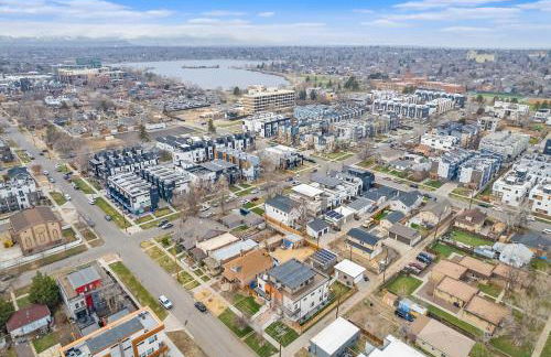 Walk to Broncos Stadium Hot tub & Rooftop - Foto 44