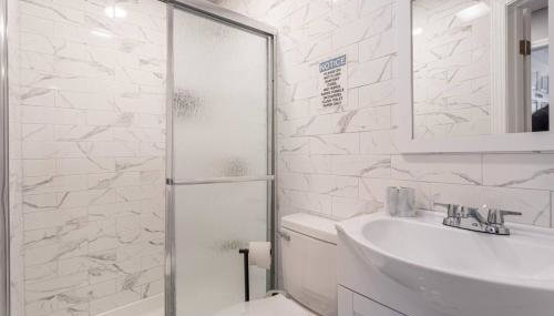 Updated 3BR 2BA Apartment Near NYC Airport - Foto 5