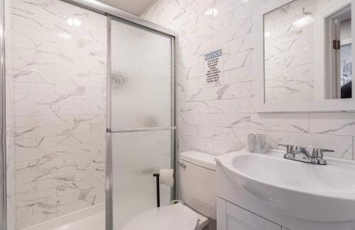 Updated 3BR 2BA Apartment Near NYC Airport - Foto 5