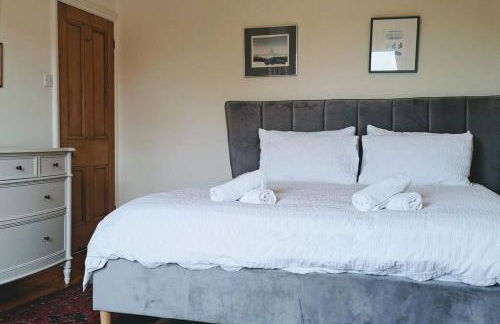 Stunning 3BD Victorian House in Bramhall Village - Photo 26