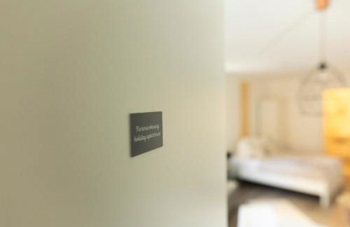 HUGOS Studio Apartment - Photo 19