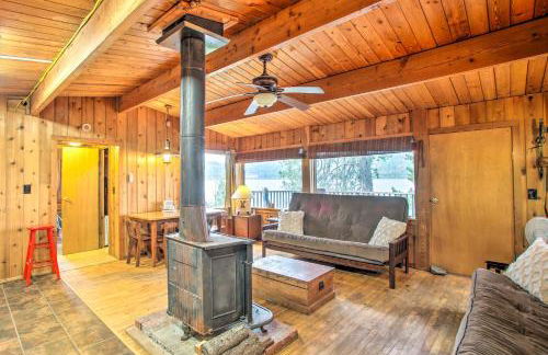 Remote Escape Serene Lakeside Cabin with Beach - Foto 12