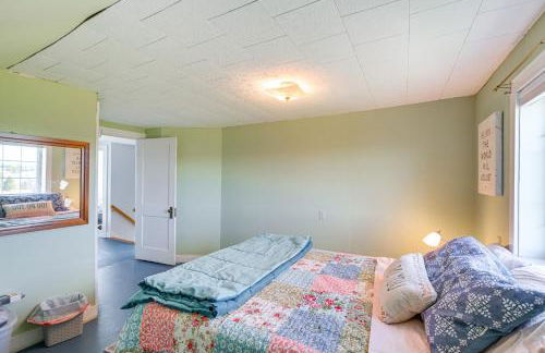 Cherryfield Home with Decks On Historic Horse Farm - Foto 19