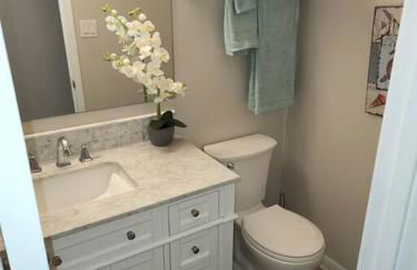 Quiet 2 bedroom condo on Gulf with pool and pond - Photo 36