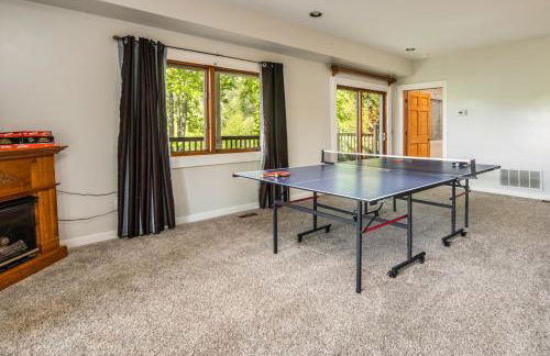 Stunning 4BR Retreat, Deck, Ping Pong, Near Marina - Foto 42