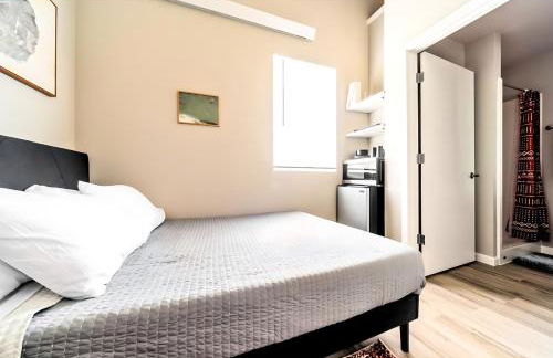 Cozy Micro Suite Unit 11 Sleeps 2 Minutes to Downtown - Foto 18