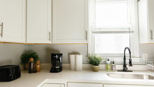 "The Homestead" UPSCALE STAY - Downtown with Yard - Foto 2