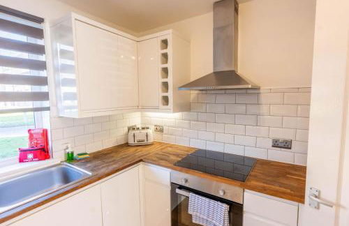 Paisley with Parking & Balcony - Pass the Keys - Foto 14