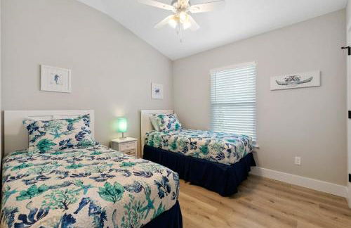 SunRay Cottage - Minutes to Downtown & Beaches - Foto 17