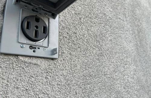 Adorable 2BR-2BA House with EV & Free Parking and Family Friendly in Los Angeles - Photo 65