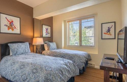 Mammoth Green #210 - Nearly Ski-in Ski-Out 2 Bedroom 2 Bath, Sleeps 6 on Golf Course - Photo 21