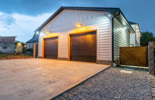 Artisan Oasis-hot Tub Fire Pit 8bd Whole House - Photo 54