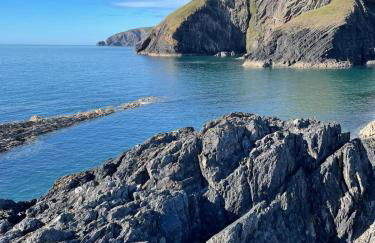 Bryntivy - a cheerful stone cottage close to beach - Foto 2