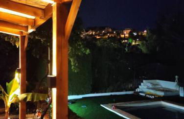 Chalet con piscina en entorno idílico - Foto 11