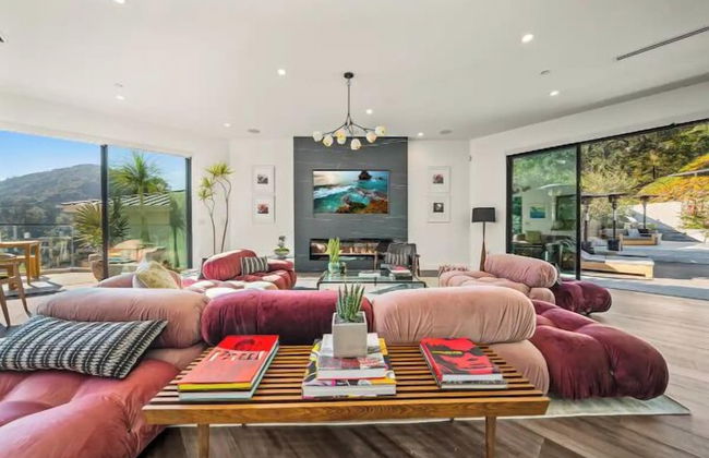 Willow Glen - Hollywood Hills Multi-level Villa With Theater & Pool - Photo 20