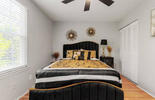 Fly In Style! Charming Townhome 6 Mins from RIC! - Foto 41