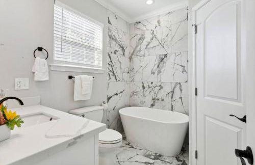 Brand New 5BR, Outdoor Seating, Parking - Foto 21